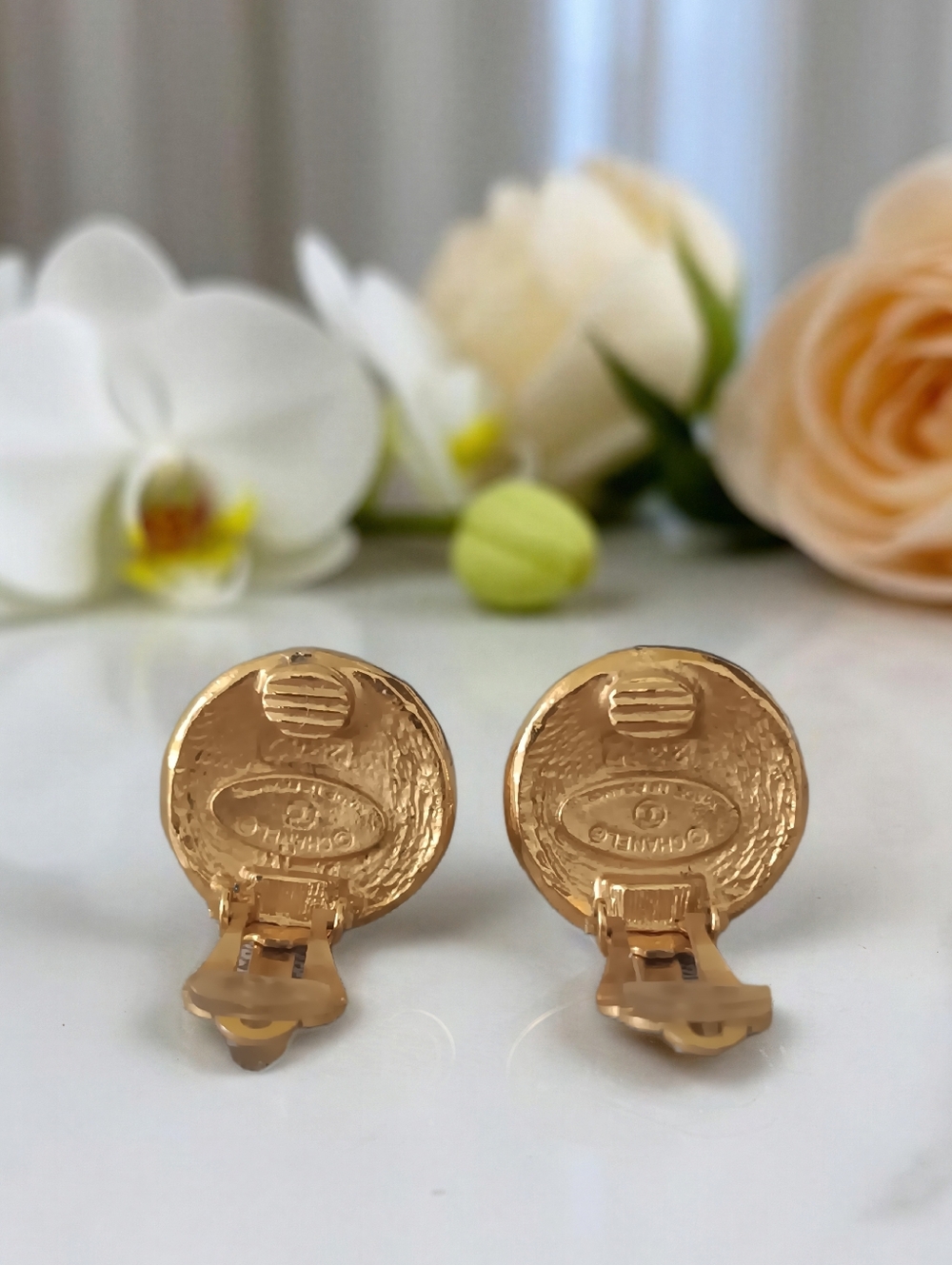 CHANEL Gold Coin Button Stud EarringsVintage Chanel 31 Rue Cambon 24K Gold Plate - Picture 4 of 8